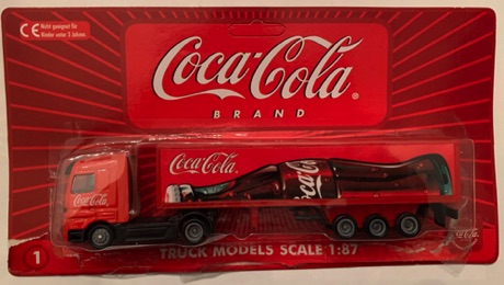 10223-1 € 12,50 coca cola vrachtwagen afb liggende fles schaal 1-87 ca 17 cm.jpeg